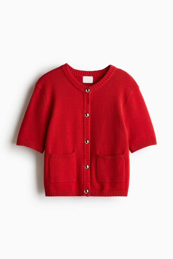 Propínací svetřík s krátkým rukávem Neuloženo do oblíbených položek, H&M, 479 Kč
Propínací svetřík s krátkým rukávem Neuloženo do oblíbených položek, H&M, 479 Kč