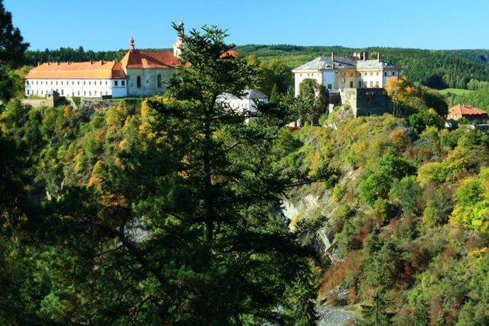Okouzlující pohled na Rabštejn nad Střelou
