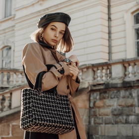 Trenčkoty jsou na jaro jako stvořené. Béžová barva má navíc výhodu, že ji můžete libovolně kombinovat s dalšími odstíny i vzory. 

