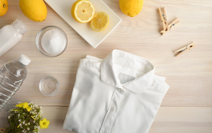 Citron a jedlá soda, účinní a levní pomocníci při bělení prádla. 
