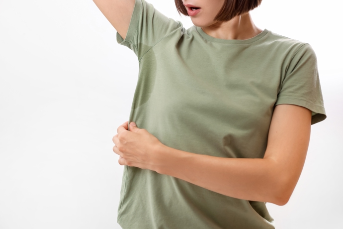 Nevzhledné kruhy v podpaží lze účinně eliminovat za pomocí antiperspirantů, které zabraňují produkci potu.
