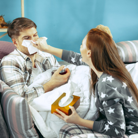 Když přišly děti, rovnou dvojčata, paní Romana neměla moc prostoru starat se o něj. Musela se otáčet kolem svých dětí a domácnosti. Čas na to, aby skákala kolem manžela zkrátka nebyl. A on se cítil ublíženě.
