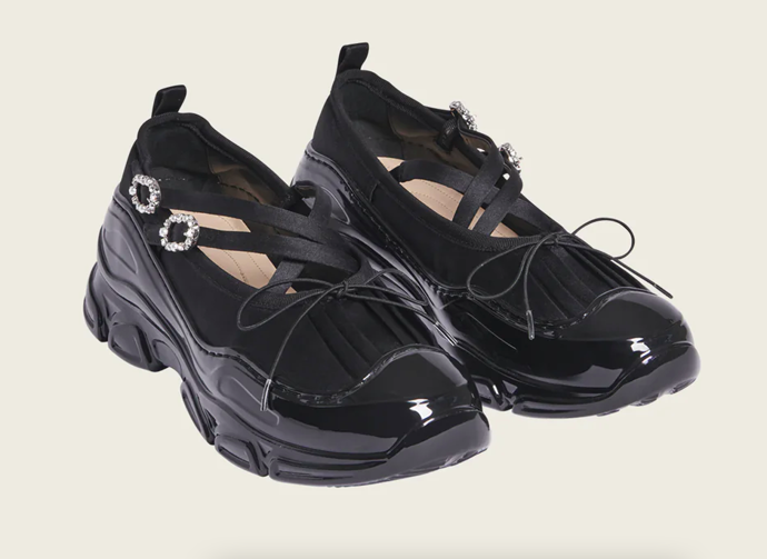 Simone Rocha, 725 liber
Simone Rocha, 725 liber