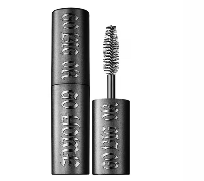KVD Beauty GO BIG OR GO HOME je řasenka se složením na bázi ingrediencí rostlinného původu, která přináší extrémní objem a ultra dlouhou výdrž. 340 Kč
KVD Beauty GO BIG OR GO HOME je řasenka se složením na bázi ingrediencí rostlinného původu, která přináší extrémní objem a ultra dlouhou výdrž. 340 Kč