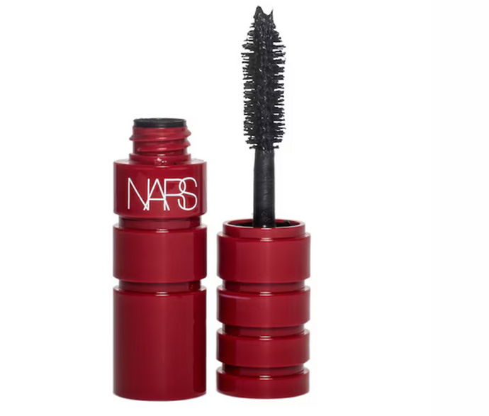 NARS Mini Climax Mascara – Hustý kartáček s rýhovanými štětinkami zachytí každou řasu a zahalí ji pigmentem pro okamžitý intenzivní efekt. 350 Kč
NARS Mini Climax Mascara – Hustý kartáček s rýhovanými štětinkami zachytí každou řasu a zahalí ji pigmentem pro okamžitý intenzivní efekt. 350 Kč