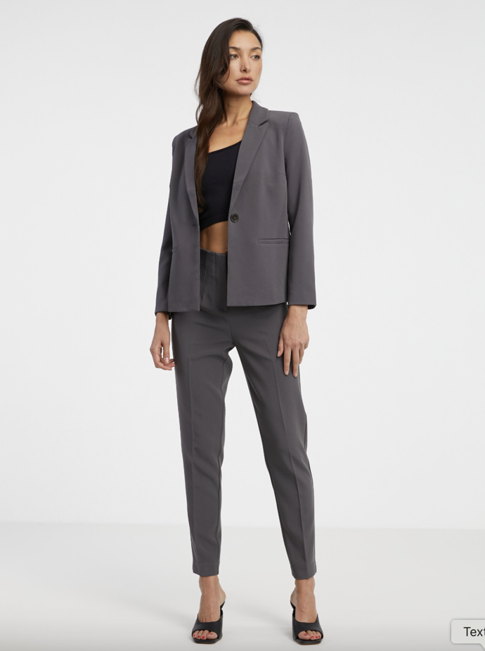 Šedé dámské kalhoty VERO MODA Sandy / Zoot, 739 Kč
