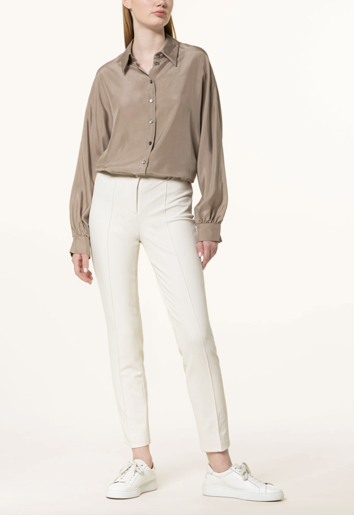  

Breuninger, 4.130 Kč
