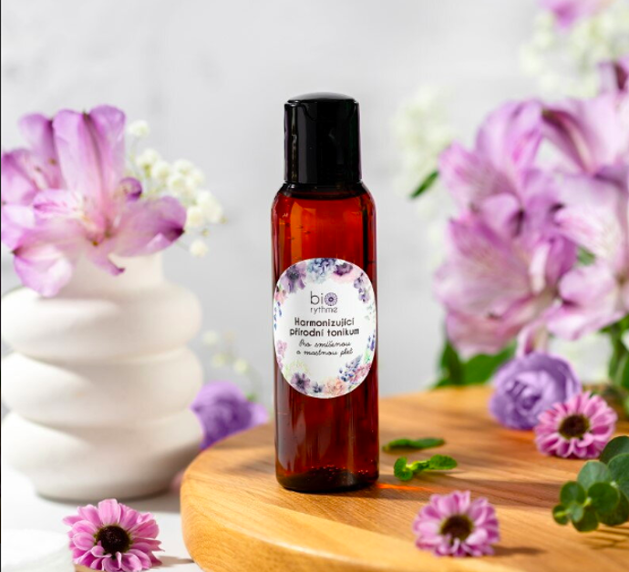Harmonizující tonikum (pro smíšenou a mastnou pleť ), Biorythme, 349 Kč (100 ml)
