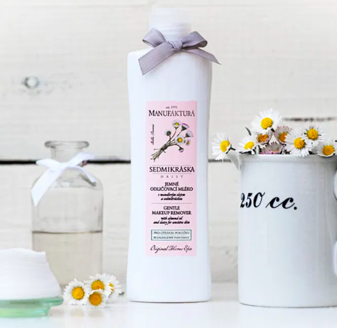 Odličovací pleťové mléko Sedmikráska, pro citlivou pokožku, Manufaktura, 239 Kč (215 ml)
Odličovací pleťové mléko Sedmikráska, pro citlivou pokožku, Manufaktura, 239 Kč (215 ml)