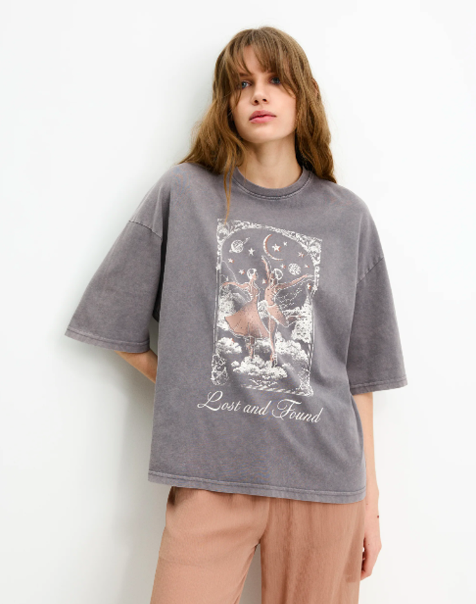 Triko s potiskem, PULL&BEAR, 449 Kč
Triko s potiskem, PULL&BEAR, 449 Kč