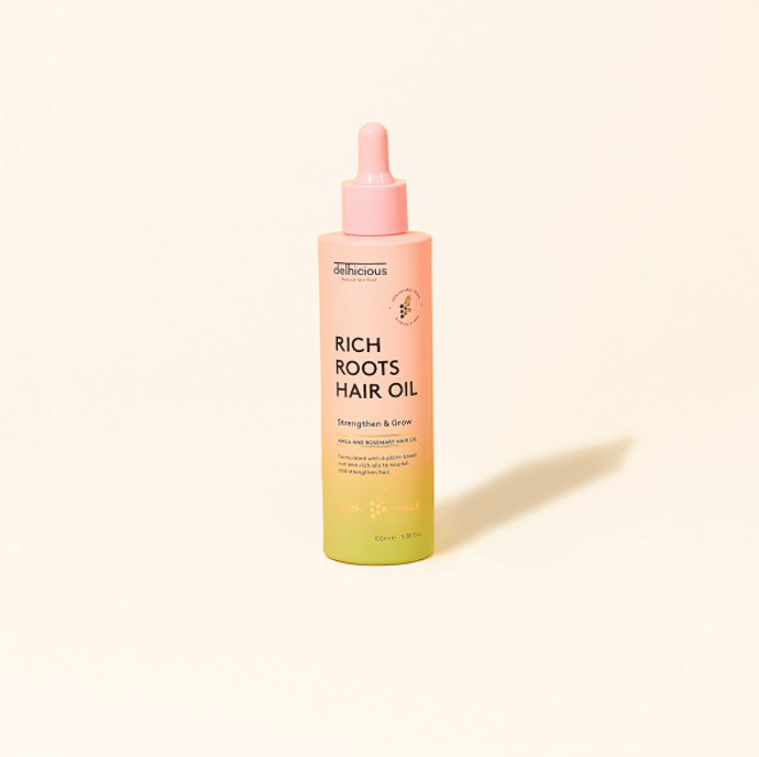 Olej na vlasy RICH ROOTS AMLA & ROSEMARY HAIR OIL posiluje pokožku hlavy, redukuje vypadávání vlasů a podporuje jejich růst. 607 Kč

