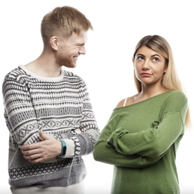 Paní Alena se vdávala mladá. S manželem se poznali na škole a paní Alena pak otěhotněla. 
