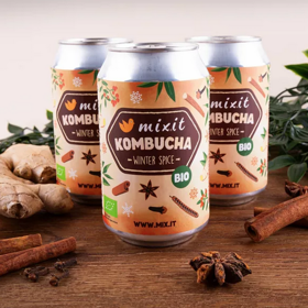 Posilněte svou imunitu s BIO Mixit kombuchou – Winter Spice. Tento prastarý fermentovaný nápoj, známý už od roku 200 před naším letopočtem, vzniká díky čajovým kulturám. 69 Kč
