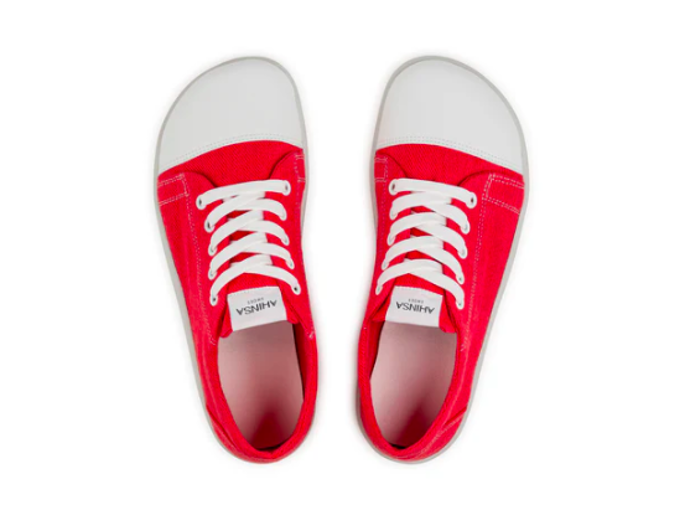 Klasické tenisky v barefoot provedení, vyrobené z odolného konopí, AHINSA, 3390 Kč.
Klasické tenisky v barefoot provedení, vyrobené z odolného konopí, AHINSA, 3390 Kč.