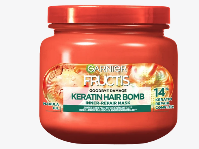 Fructis maska na vlasy Goodbye Damage Keratin Hair Bomb s technologií 14% keratinového komplexu a s marulovým olejem doplňuje keratin pro až 94 % méně poškozených vlasů. 139 Kč
