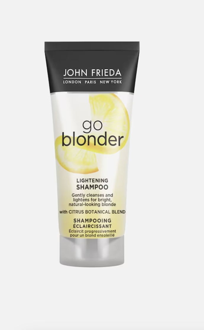 Šampon na vlasy

Šampón formulován a vyvinut společně s odborníky na vlasovou kosmetiku, poskytuje přirozeně vypadající, zářivější blond s výsledky již po jediném použití. Tento šampon Go Blonder jemně zesvětluje, zvýrazňuje lesk a čistí, zatímco vlasům dodává výživu pro měkké, hladké vlasy. Z citrusových botanických směsí tato formula zanechává vlasy posílené při zesvětlování. Pro použití na přirozeně blond, barvené blond, melírované vlasy a prameny s tmavými odstíny.

Dostupnost: Douglas.cz

Cena: 95 Kč
