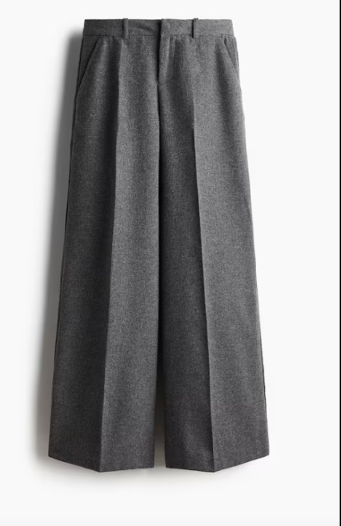 Široké kalhoty s puky, H&M, 599 Kč
Široké kalhoty s puky, H&M, 599 Kč