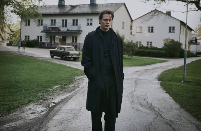 Bill Skarsgård jako Clark Olfsson v seriálu Clark: Hvězdný zločinec
Bill Skarsgård jako Clark Olfsson v seriálu Clark: Hvězdný zločinec