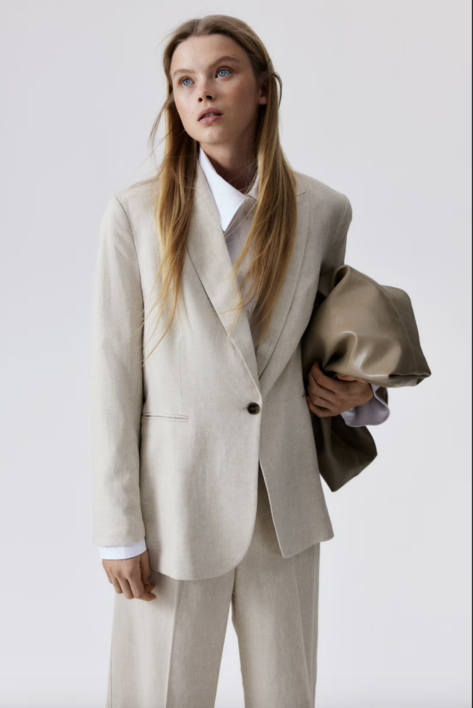 dámské sako z lněné směsi, H&M, 1199 Kč
dámské sako z lněné směsi, H&M, 1199 Kč