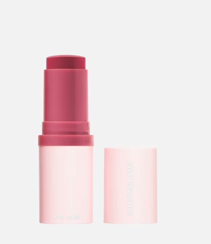 Borůvková tvářenka, Kylie Cosmetics, 749 Kč
Borůvková tvářenka, Kylie Cosmetics, 749 Kč