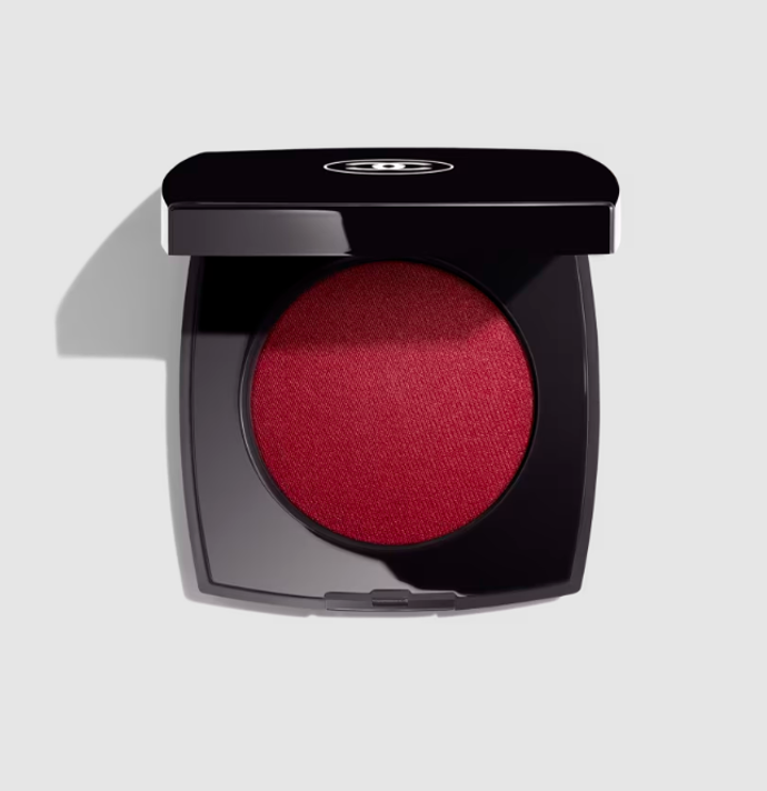 Borůvková tvářenka, CHANEL, 1440 Kč
Borůvková tvářenka, CHANEL, 1440 Kč
