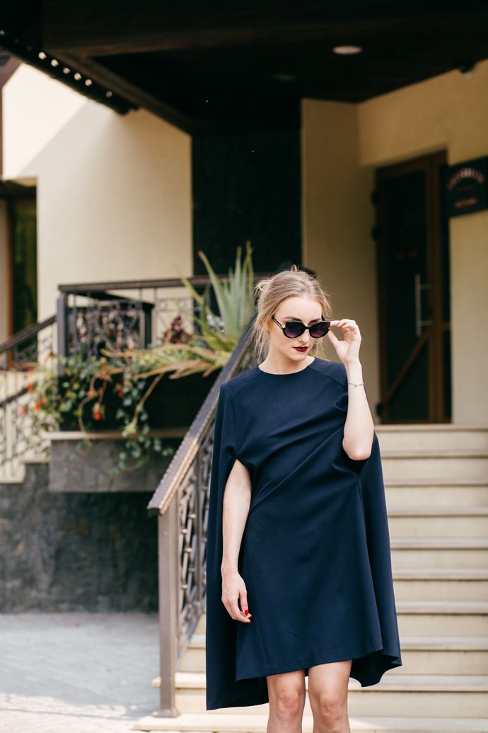 Toužíte po osobitých šatech, které jen tak někdo nemá a zaujmou na první pohled? Vsaďte na elegantní modely s vyztuženými rameny. 
