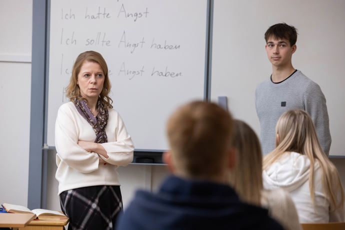 Nekonečný seriál Ulice sleduje dramatické osudy několika spřátelených rodin žijících v sousedství
Nekonečný seriál Ulice sleduje dramatické osudy několika spřátelených rodin žijících v sousedství