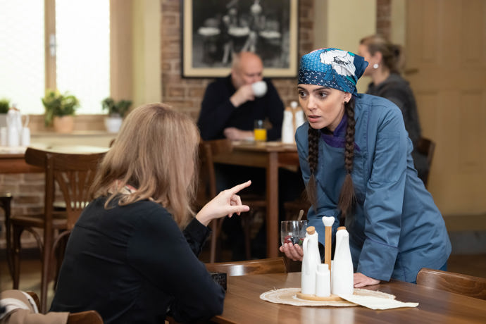 Nekonečný seriál Ulice sleduje dramatické osudy několika spřátelených rodin žijících v sousedství
Nekonečný seriál Ulice sleduje dramatické osudy několika spřátelených rodin žijících v sousedství