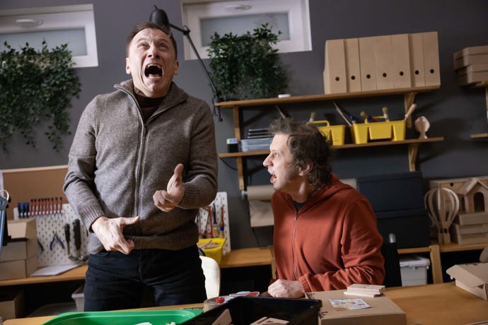 Nekonečný seriál Ulice sleduje dramatické osudy několika rodin žijících v sousedství

