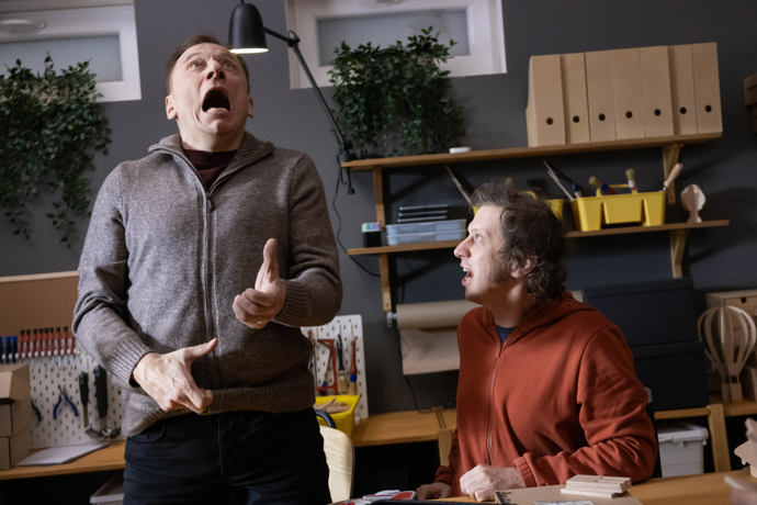 Nekonečný seriál Ulice sleduje dramatické osudy několika rodin žijících v sousedství

