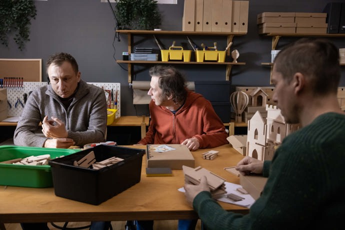 Nekonečný seriál Ulice sleduje dramatické osudy několika rodin žijících v sousedství
