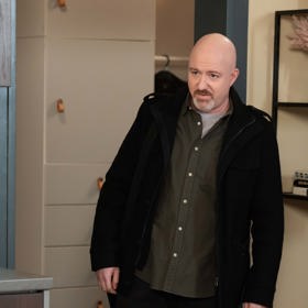 Nekonečný seriál Ulice sleduje dramatické osudy několika spřátelených rodin žijících v sousedství
