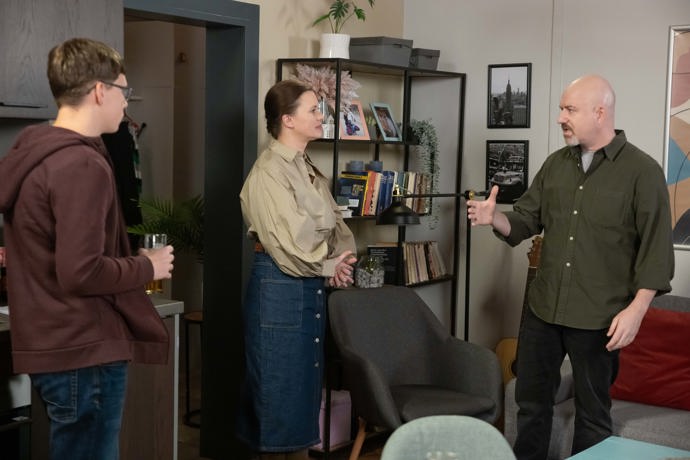 Nekonečný seriál Ulice sleduje dramatické osudy několika spřátelených rodin žijících v sousedství

