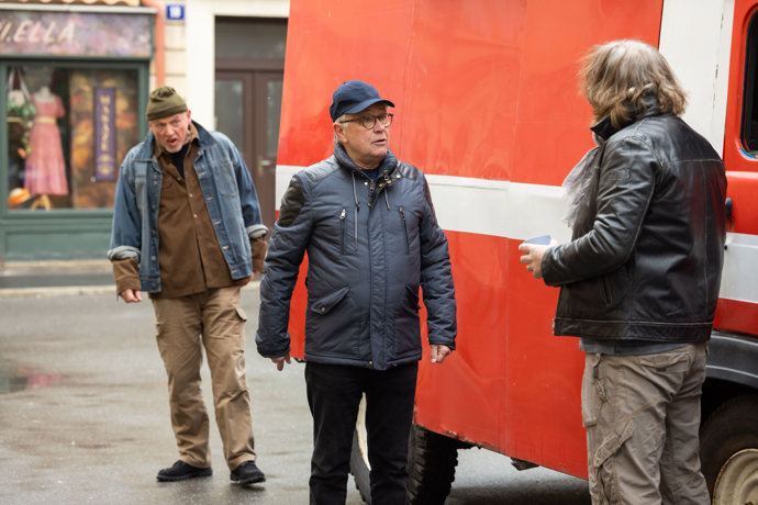 Nekonečný seriál Ulice sleduje dramatické osudy několika spřátelených rodin žijících v sousedství
