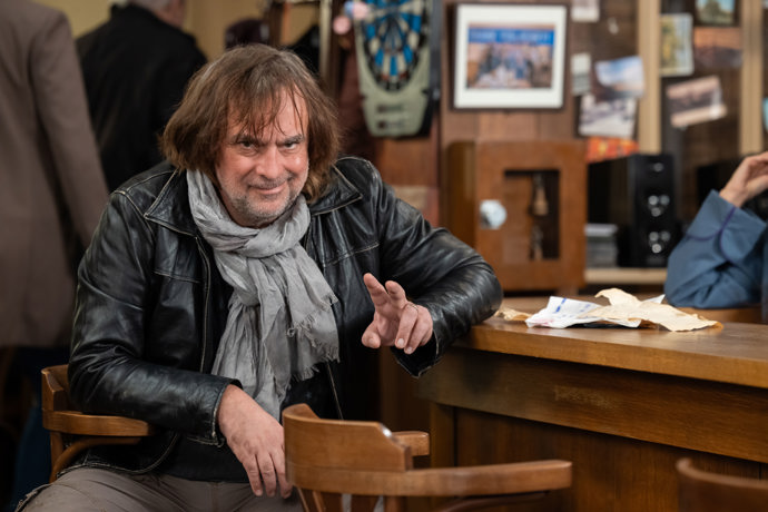 Nekonečný seriál Ulice sleduje dramatické osudy několika spřátelených rodin žijících v sousedství

