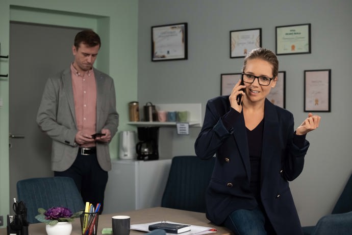 Nekonečný seriál Ulice sleduje dramatické osudy několika spřátelených rodin žijících v sousedství
