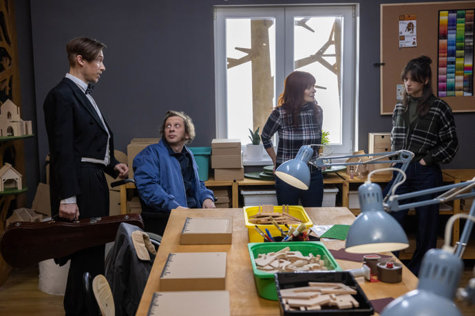 Nekonečný seriál Ulice sleduje dramatické osudy několika spřátelených rodin žijících v sousedství
