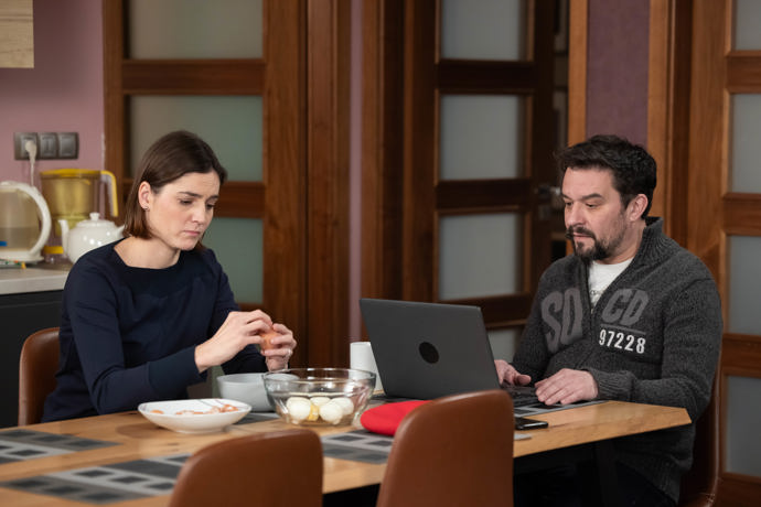 Nekonečný seriál Ulice sleduje dramatické osudy několika spřátelených rodin žijících v sousedství
