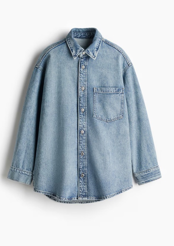 Oversized džínová košile, H&M, 839 Kč
