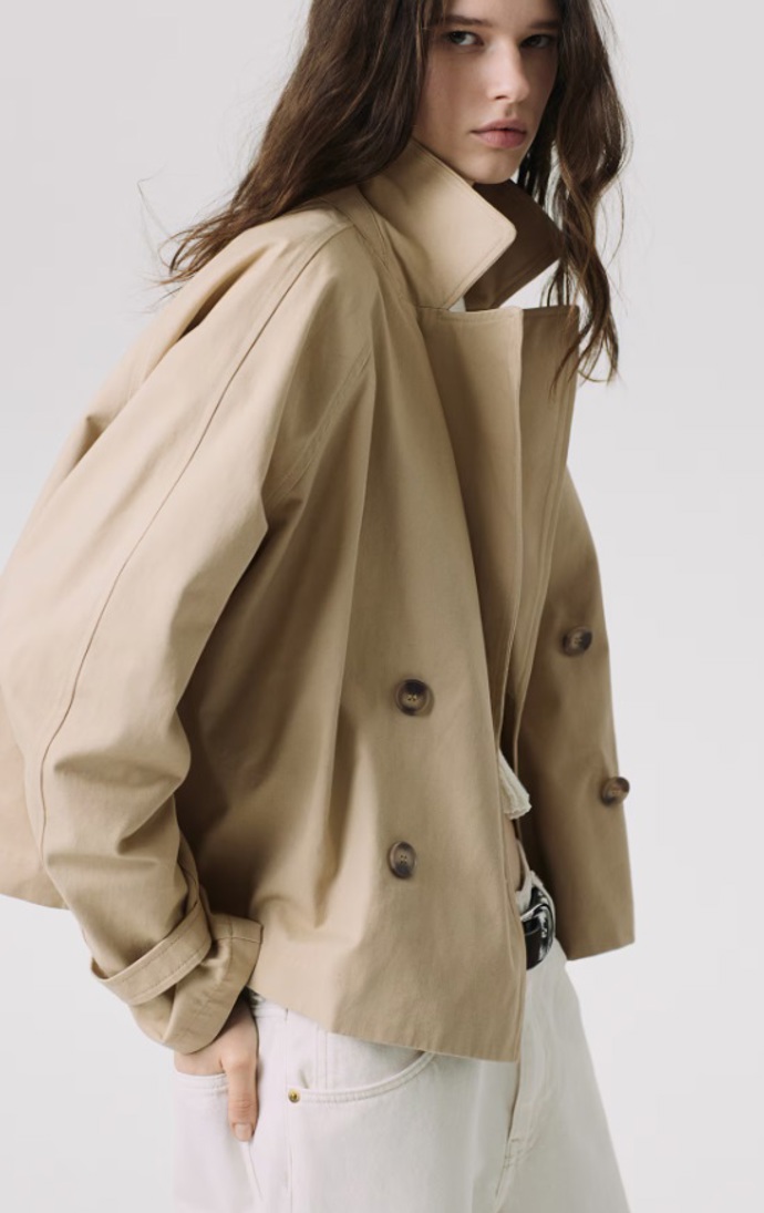 Krátký trenčkot, H&M, 839 Kč
