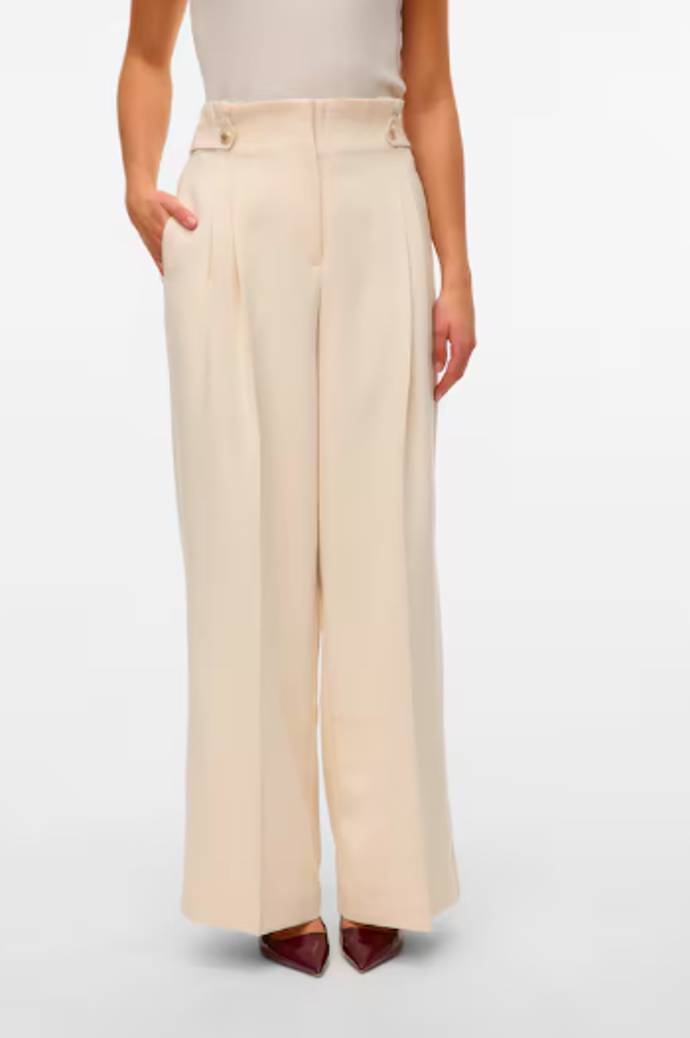 VERO MODA kalhoty 1400 Kč
VERO MODA kalhoty 1400 Kč