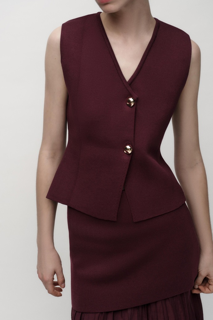Vesta, Zara, 699 Kč
Vesta, Zara, 699 Kč