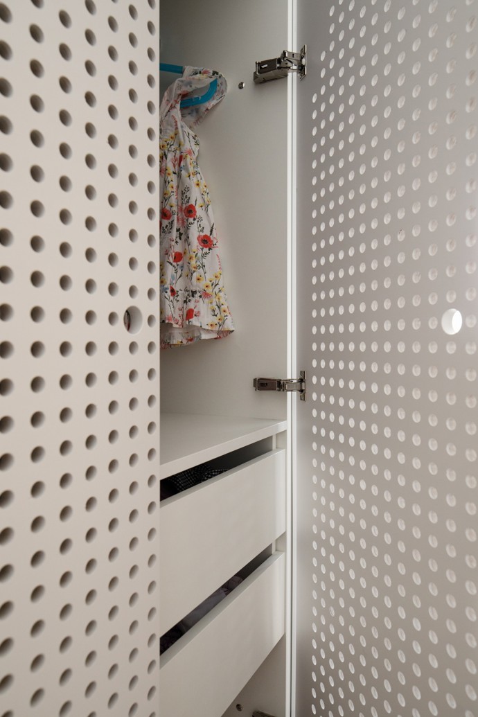 Unikátní řešení dětského pokoje, který si holky okamžitě zamilovaly – promyšlený design, ve kterém má každá svůj svět. Příběh interiéru, kde láska k detailu, promyšlený úložný prostor a březová překližka dělají zázraky.
Unikátní řešení dětského pokoje, který si holky okamžitě zamilovaly – promyšlený design, ve kterém má každá svůj svět. Příběh interiéru, kde láska k detailu, promyšlený úložný prostor a březová překližka dělají zázraky.