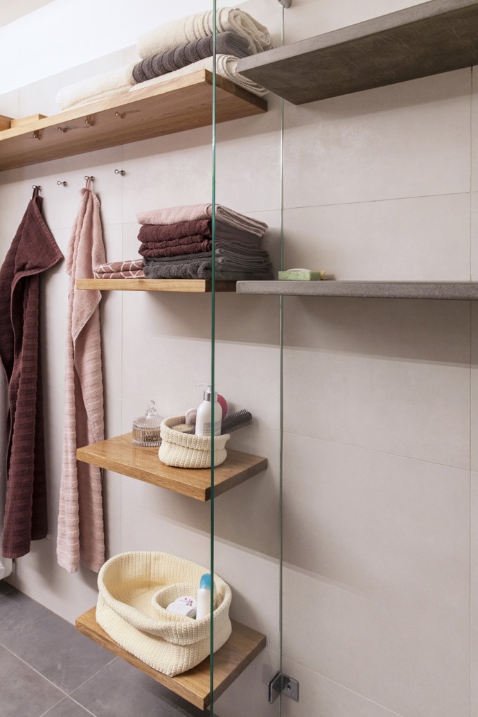 Unikátní řešení dětského pokoje, který si holky okamžitě zamilovaly – promyšlený design, ve kterém má každá svůj svět. Příběh interiéru, kde láska k detailu, promyšlený úložný prostor a březová překližka dělají zázraky.
Unikátní řešení dětského pokoje, který si holky okamžitě zamilovaly – promyšlený design, ve kterém má každá svůj svět. Příběh interiéru, kde láska k detailu, promyšlený úložný prostor a březová překližka dělají zázraky.
