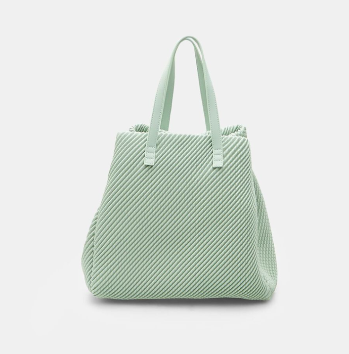 Dámská shopper kabelka Colors in Bloom, Baťa, 1499 Kč
Dámská shopper kabelka Colors in Bloom, Baťa, 1499 Kč