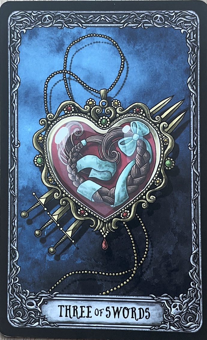Karta dne: Tři meče

3 meče je karta, která vás vybízí k ochraně svých citů. Zda se cítíte ohroženi, noste u sebe něco svého. Stačí pramínek svých vlasů, který vám připomene vaší životní sílu. Možná byste se divili, jak budete odrážet nezdravé vztahy, zrádce a lidi, kteří by vám chtěli ublížit. Buďte věrni sami sobě a svému srdci, dnešní den je o vás, abyste se neztratili v jiných a jejich citových problémech.
