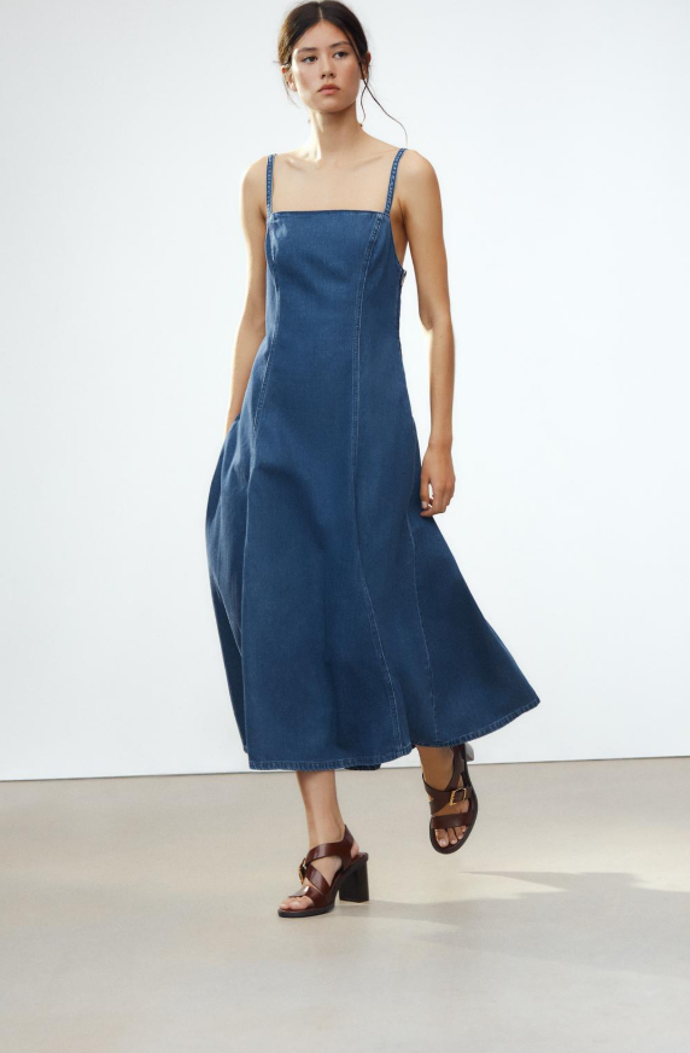 Midi šaty, Zara, 849 Kč
Midi šaty, Zara, 849 Kč