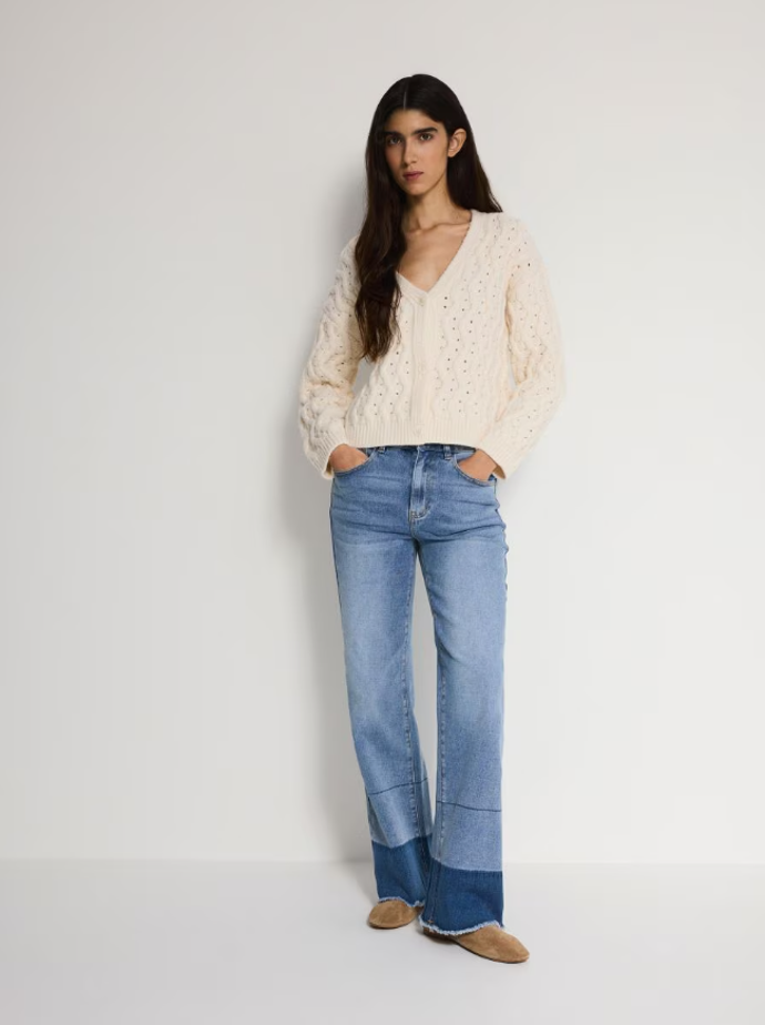 Světlé džíny bootcut fit Reserved, 699 Kč
Světlé džíny bootcut fit Reserved, 699 Kč