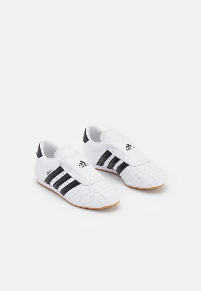 Bílé tenisky, Adidas Taekwondo, 2700 Kč
