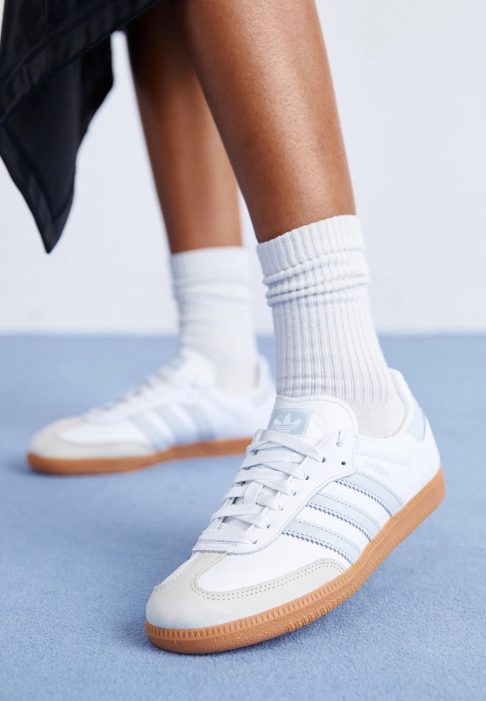 Bílé tenisky, Adidas Samba, 2800 Kč
